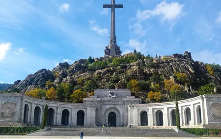 Private visit to Escorial & Valley of the Fallen with tickets