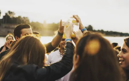 Sunset Boat Tour with Unlimited Drinks in Warsaw