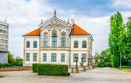 Chopin Tour in Warsaw with Skip-the-line Museum & Concert