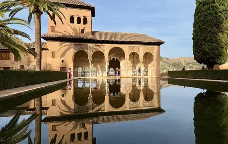 Madrid: Private Tour Discover Granada and La Alhambra