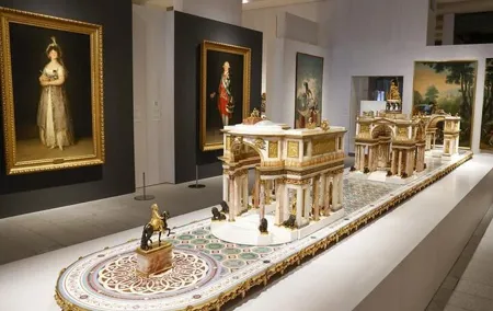 Gallery of the Royal Collections with option to visit the Royal Palace