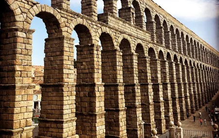 Segovia and Spanish Versailles Full-Day Tour with Wine Tasting