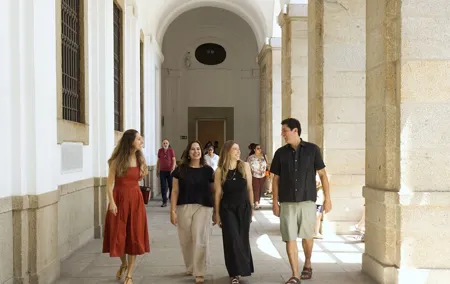 Private Reina Sofía Tour with Hotel Pickup & Drinks on a Terrace