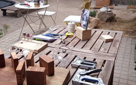 Small Group Make Your Own Bird Feeder Workshop in Cercedilla