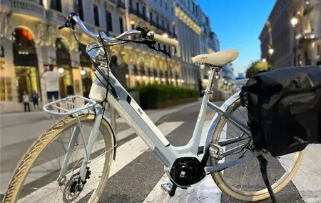 Madrid : Vintage Bikes Rentals with Old Map