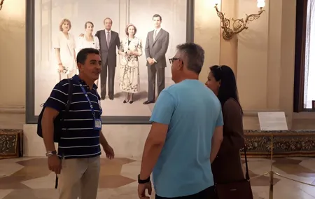 Guided visit Royal Palace Madrid without queues and 8 people per group