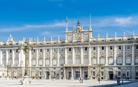 Royal Palace Madrid and Gardens: Private tour with entrance fee included