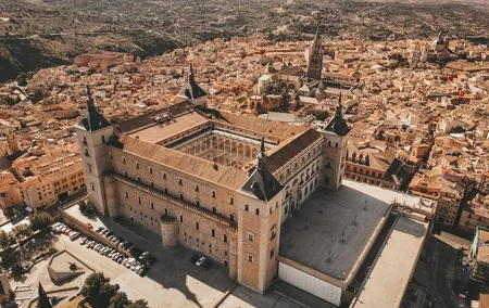 Private tour of Toledo from Madrid, with driver, entrances and private guide.