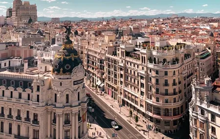 Layover in Madrid a Private Tour with a local: Best Highlights of Madrid
