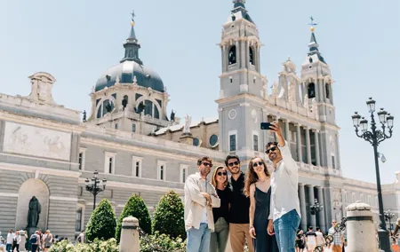Madrid Heritage: Old Town Walking & Royal Palace Small Group