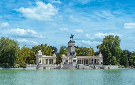 Art and Nature in Prado Museum and Retiro Park with Aperitivo