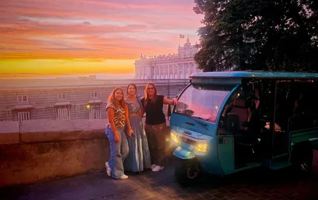Private Tour with Tuk Tuk Zero: The Best of Madrid in 2h