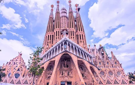 Barcelona: Sagrada Familia Skip-the-Line Guided Tour and Tickets