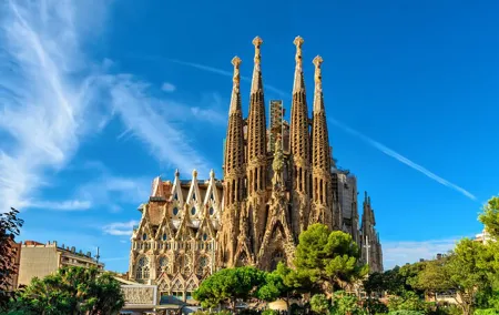 Sagrada Familia Guided Tour with Skip The Line Access