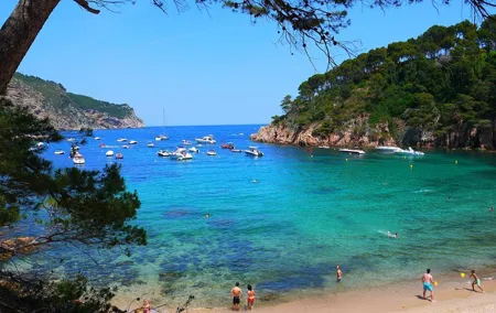 Girona & Costa Brava Small-Group Tour with Pickup from Barcelona
