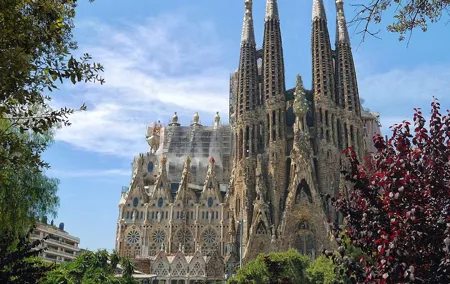 Sagrada Familia Small Group Tour with Skip the Line Ticket