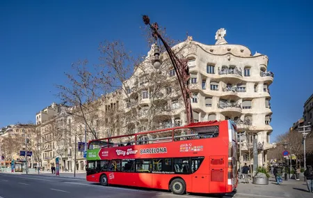 Barcelona City Tour Hop-On Hop-Off with Optional Boat