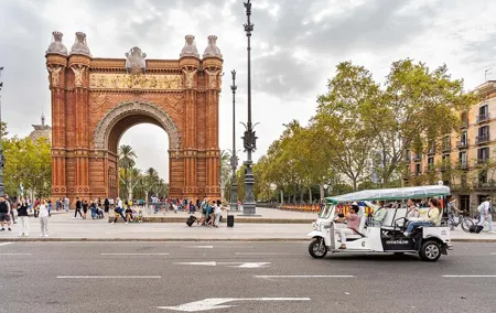 Barcelona Expert Tour in Eco Tuk Tuk Private