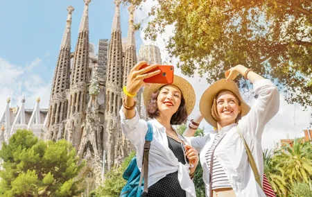 Barcelona: Sagrada Familia Guided Tour with Fast Track Access