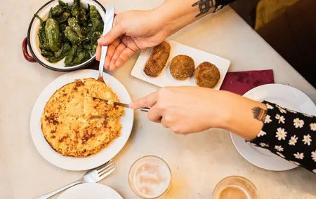 Barcelona Food Tour: Tapas, Drinks and Delights with a Local