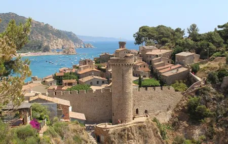 Costa Brava Day Tour with Boat Trip from Barcelona