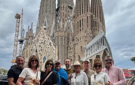 Barcelona Private Tour. Sagrada Familia & Park Guell with Tapas