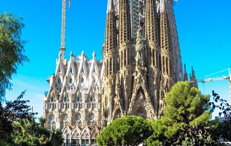 Barcelona Highlights & Sagrada Familia Tour: Priority Access