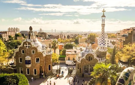 Private Sagrada Familia and Park Guell tour with Pickup