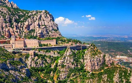 Sagrada Familia & Montserrat Private Tour with Hotel pick-up