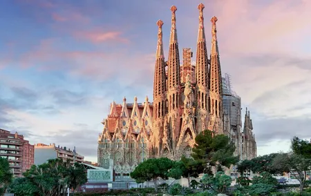 Skip the Line Sagrada Familia Guided Tour & Optional Cava Upgrade