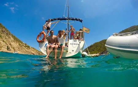 Barcelona Small Group Sailing with Snacks and Cava