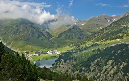 Pyrenees & Medieval Towns Small Group Tour from Barcelona