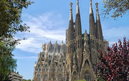 Sagrada Familia and Old Town Private Tour with Hotel Pick-up