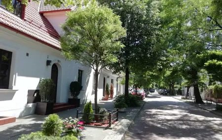 Walking Tour Through Hidden Gems of Warsaw with Hotel Pickup
