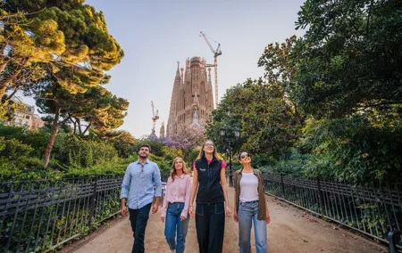 Sagrada Familia Skip the Line Ticket with Official Guide