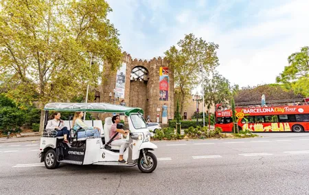 Tour of Historic Barcelona in Eco Tuk Tuk Private