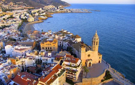 Private Tarragona and Sitges Tour with Hotel pick-up from Barcelona