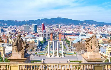 Private Barcelona and Sagrada Familia Tour with Hotel Pick-up