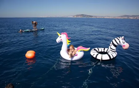 Barcelona Private Sailing Tour with Drinks for Family and Friends