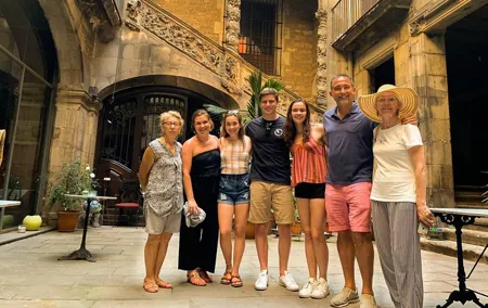 Tapas, Wine and Flamenco Private Tour in Barcelona