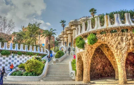 Barcelona: Park Guell Guided Tour with Skip the Line Ticket