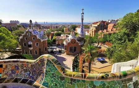 Gaudis Sunset Sagrada Familia and Parc Güell Guided English Tour