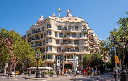 Gaudí Houses Tour with Casa Batlló, Casa Milà and Casa Vicens