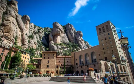 Montserrat & Winery Visit Tour with Traditional Farmhouse Lunch