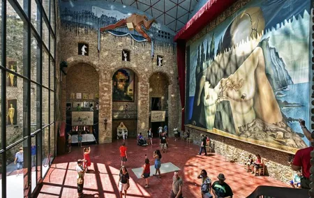Dali Museum and Costa Brava Small Group Day Trip from Barcelona