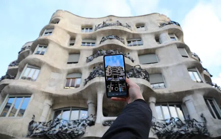 Guided private morning tour of La Pedrera with Casa Batlló ticket