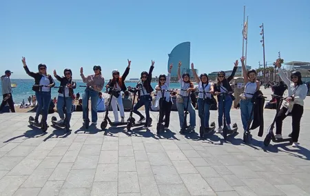 Barcelona: E-Scooter or Bike Tour with Local Guide