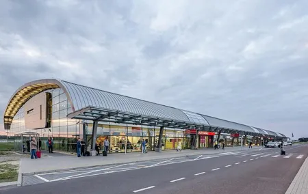 Private transfer from Warsaw city center to Modlin Airport WMI