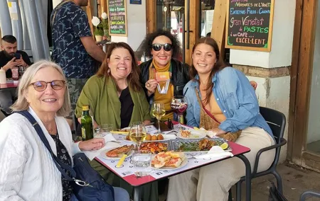 Night Tapas Walking Tour in Barcelona Modernist Area with Small Group and Dinner