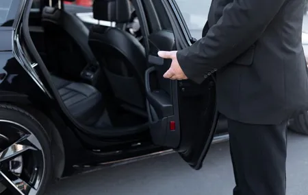 Private Meet & Greet Transfer from El Prat Airport to Barcelona